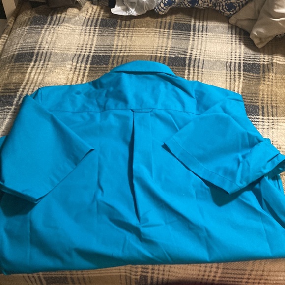 Red Head turquoise, short sleeve button down top - Picture 2 of 5